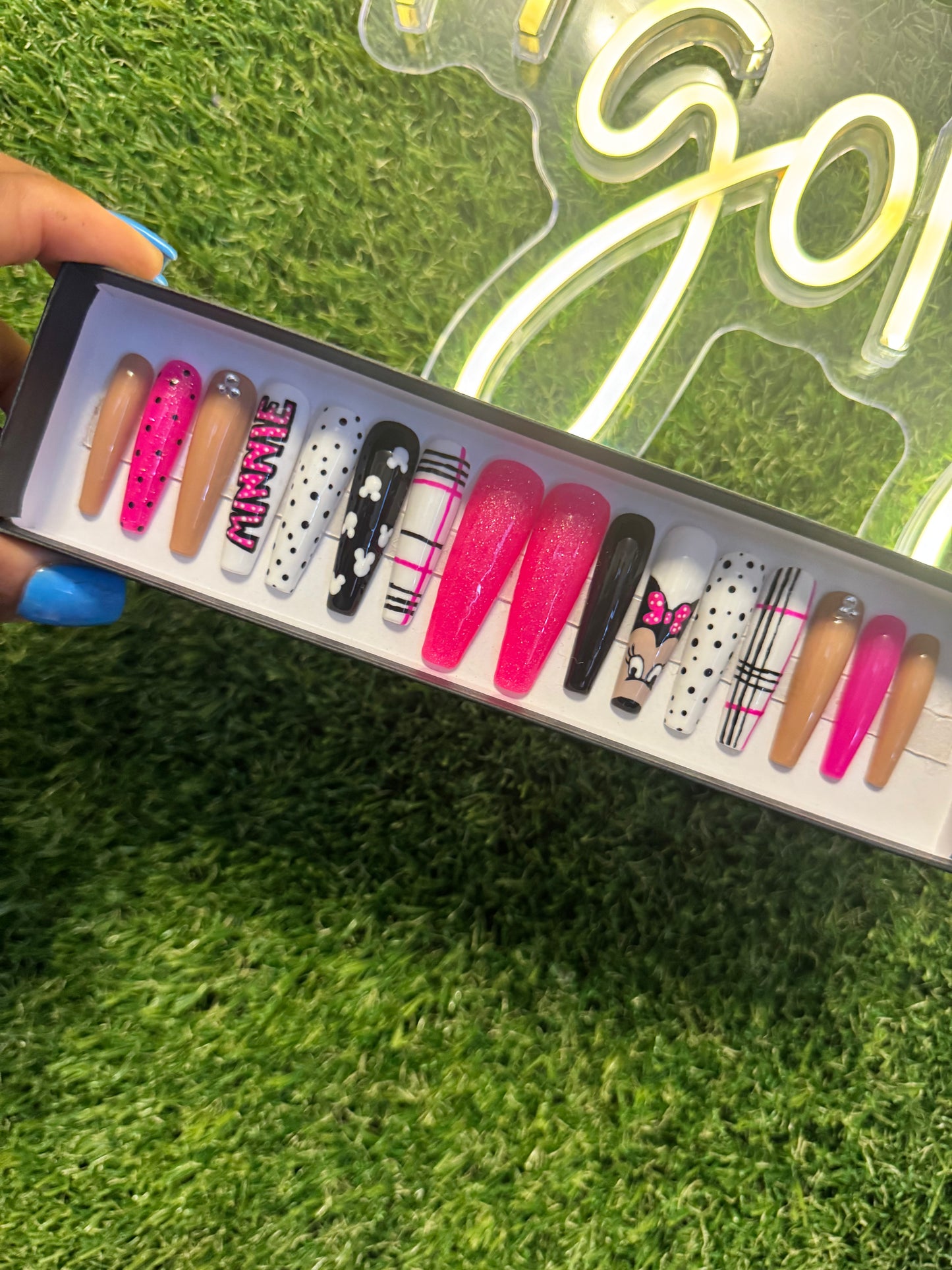 Press on Nails Minnie